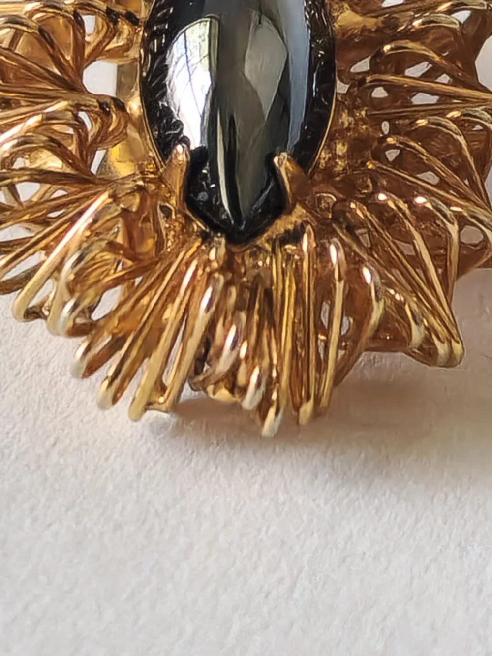 Vintage Jonne Clip On Earrings Gold Tone Wire Wrap Hematite Marquise Schrager‎